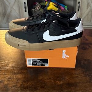 Nike Court Shot (Size 9 men or 10.5 women)